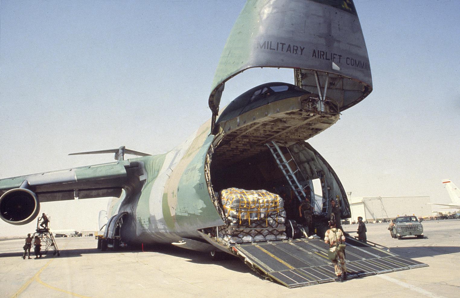 c-5-galaxy-c-5-galaxy-being-loaded