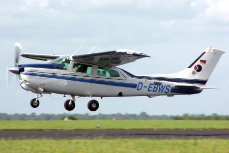 Cessna 210 Centurion - 